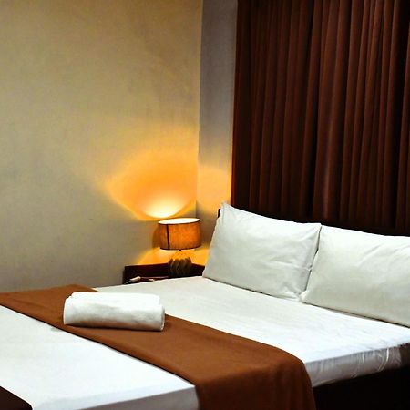 Arzo Hotel Makati Makati City ภายนอก รูปภาพ