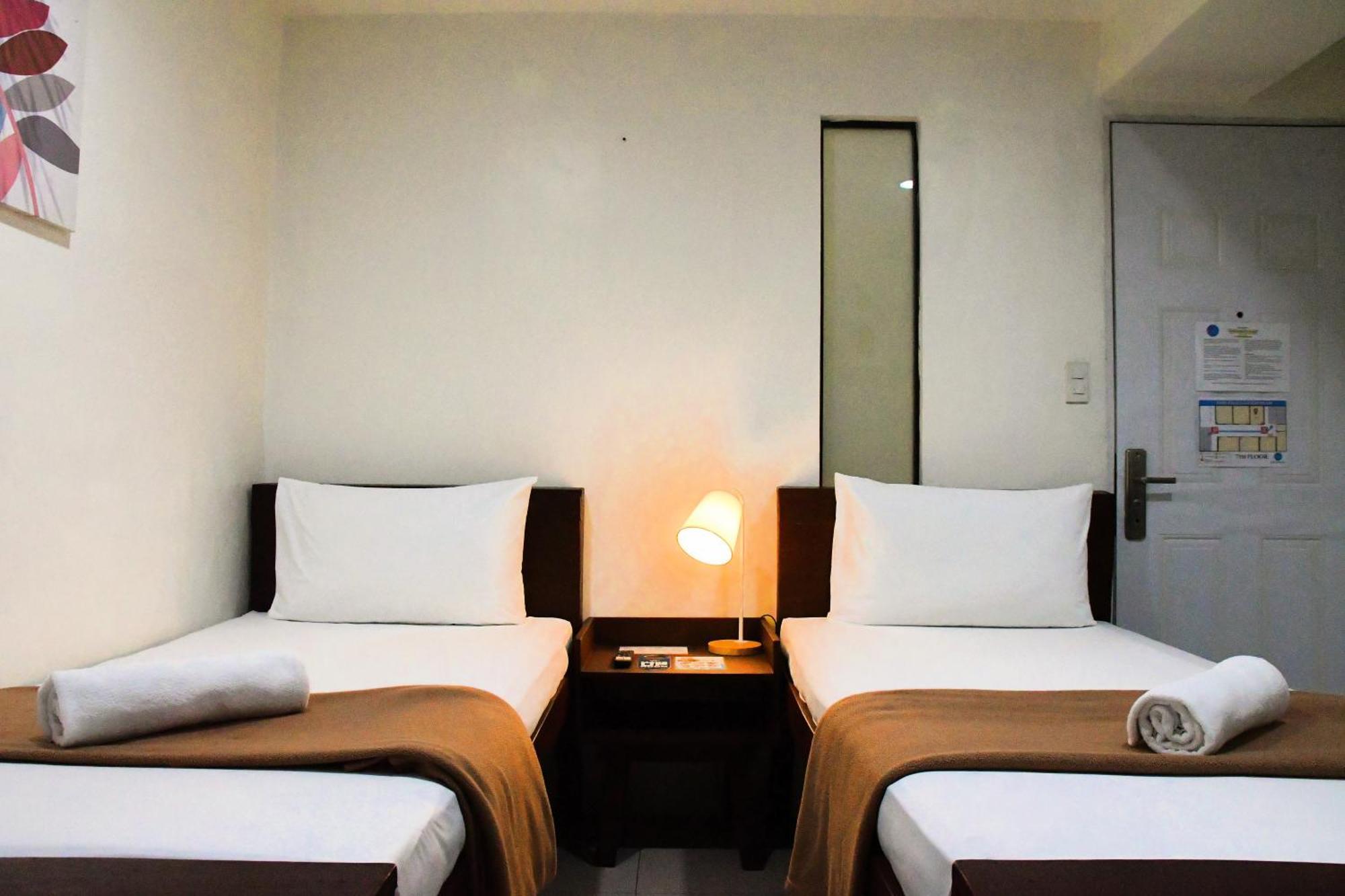 Arzo Hotel Makati Makati City ภายนอก รูปภาพ
