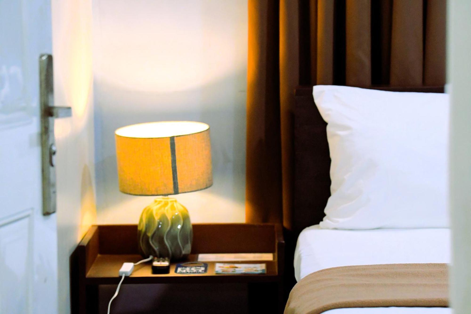 Arzo Hotel Makati Makati City ภายนอก รูปภาพ
