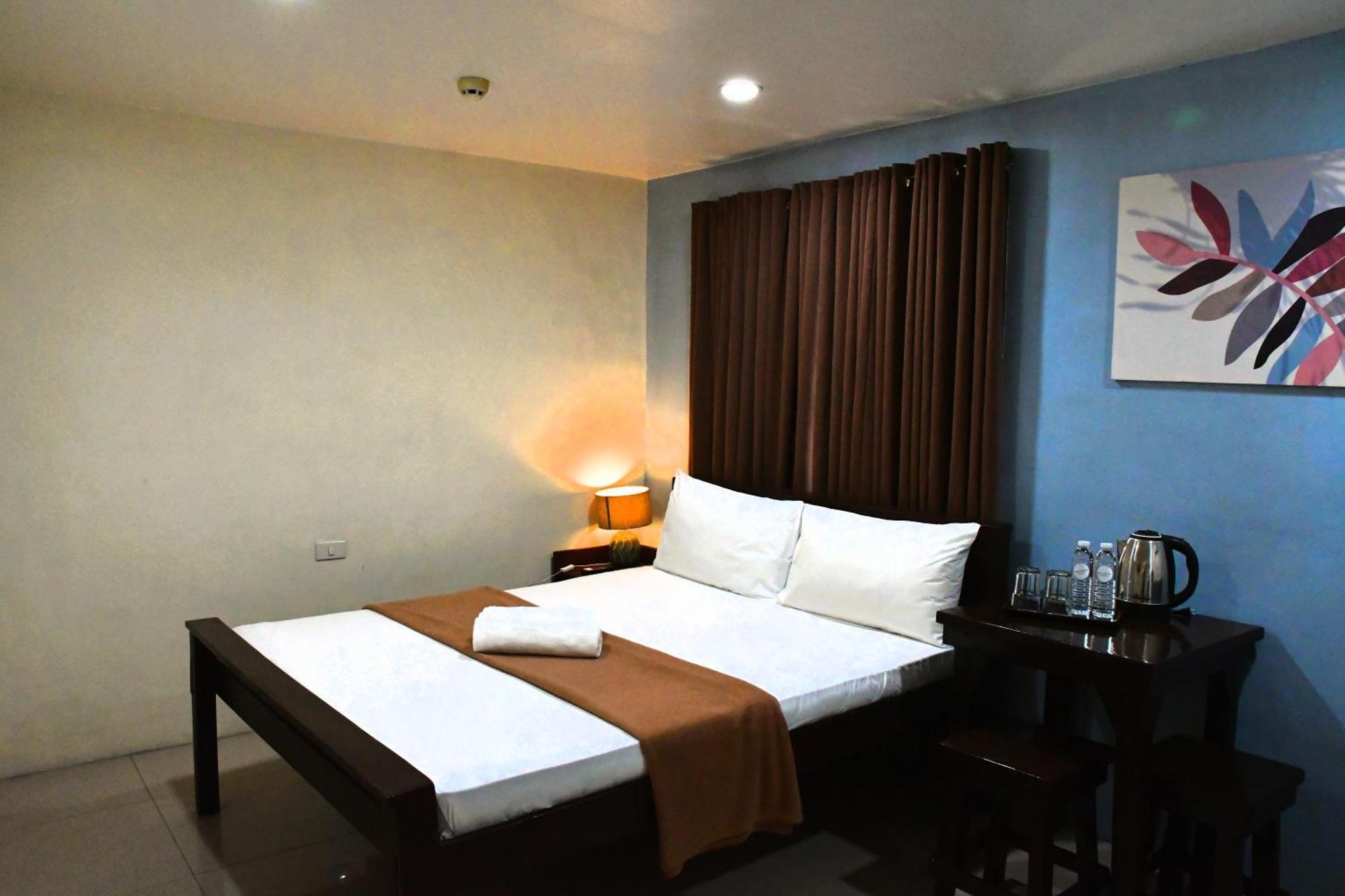 Arzo Hotel Makati Makati City ภายนอก รูปภาพ