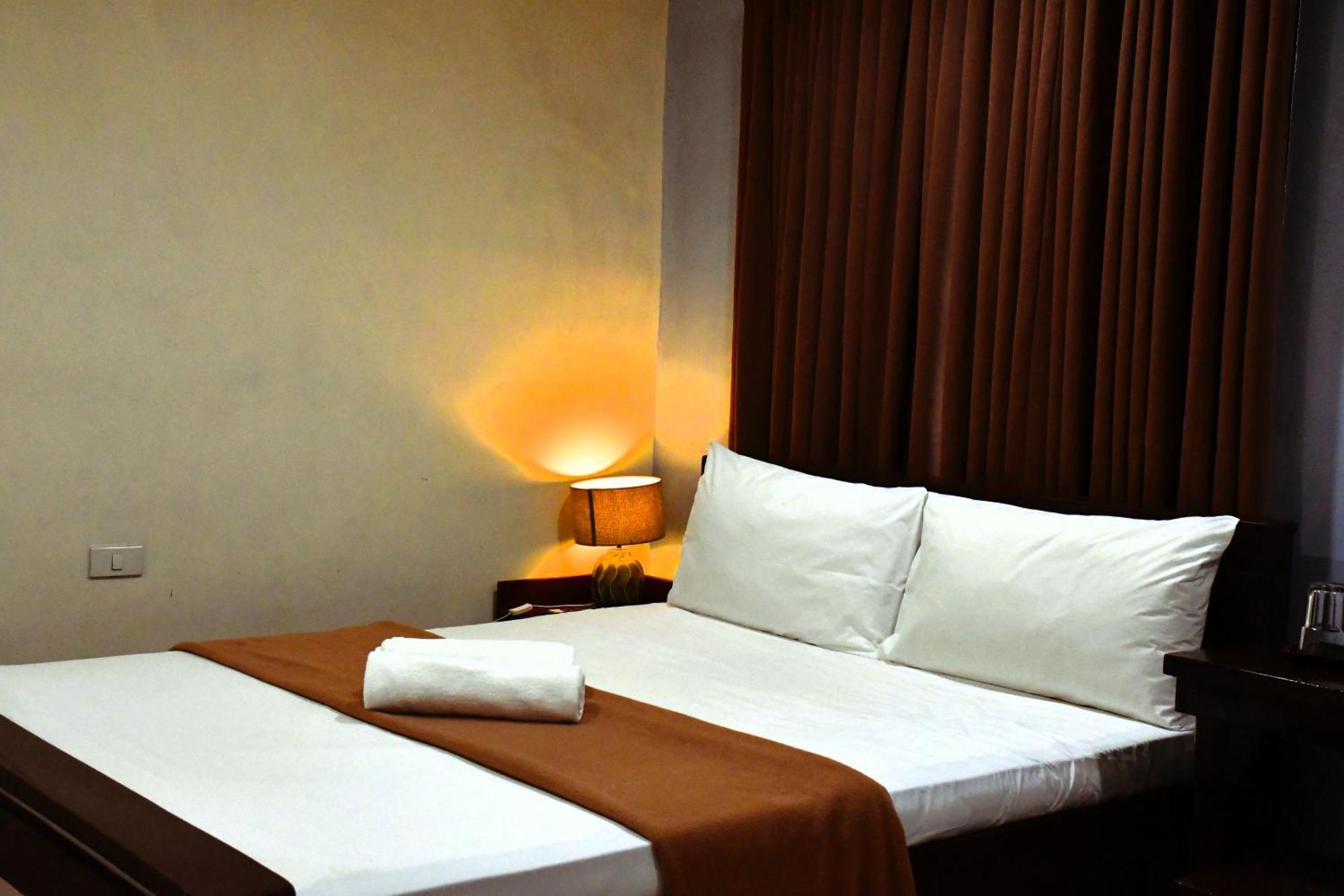 Arzo Hotel Makati Makati City ภายนอก รูปภาพ